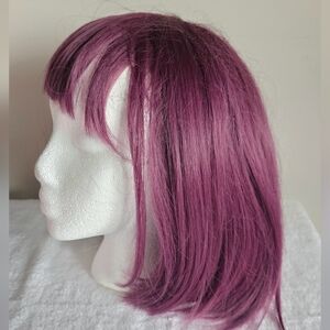 Wig bob style in this burgandy purple